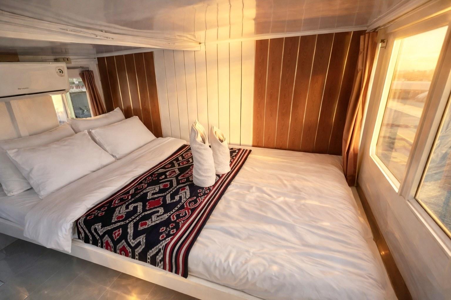 Cabin 3 · Private, shared bathroom – Princess Lala Phinisi