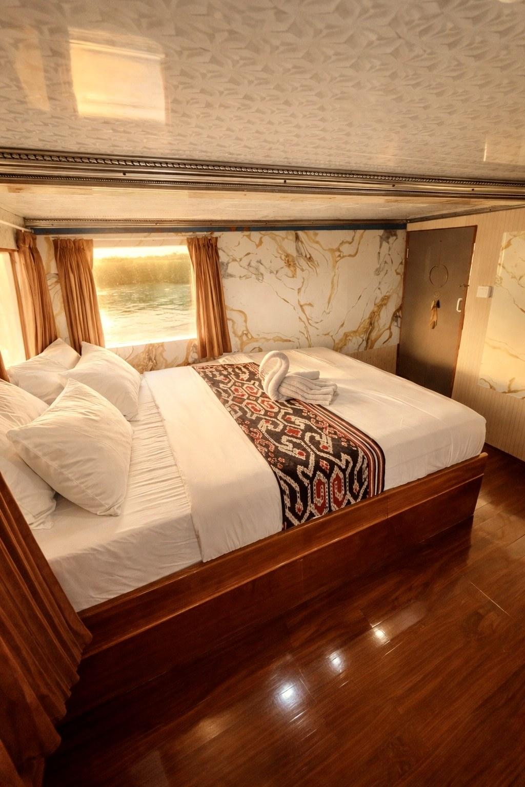Cabin 6 · Master with balcony – Princess Lala Phinisi