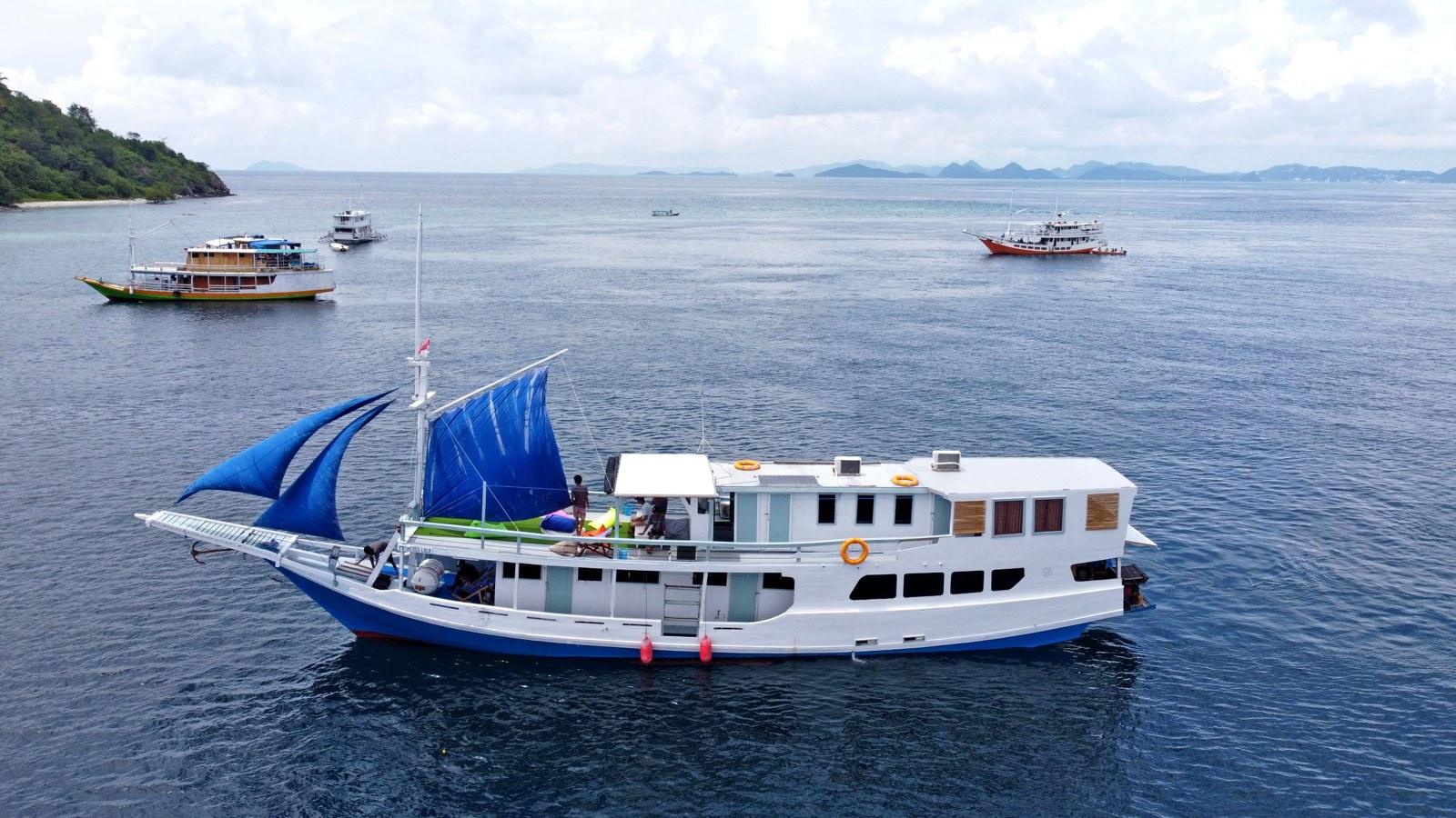 Princess Lala Phinisi – Private Komodo boat charter on Princess Lala, the whole phinisi for your group