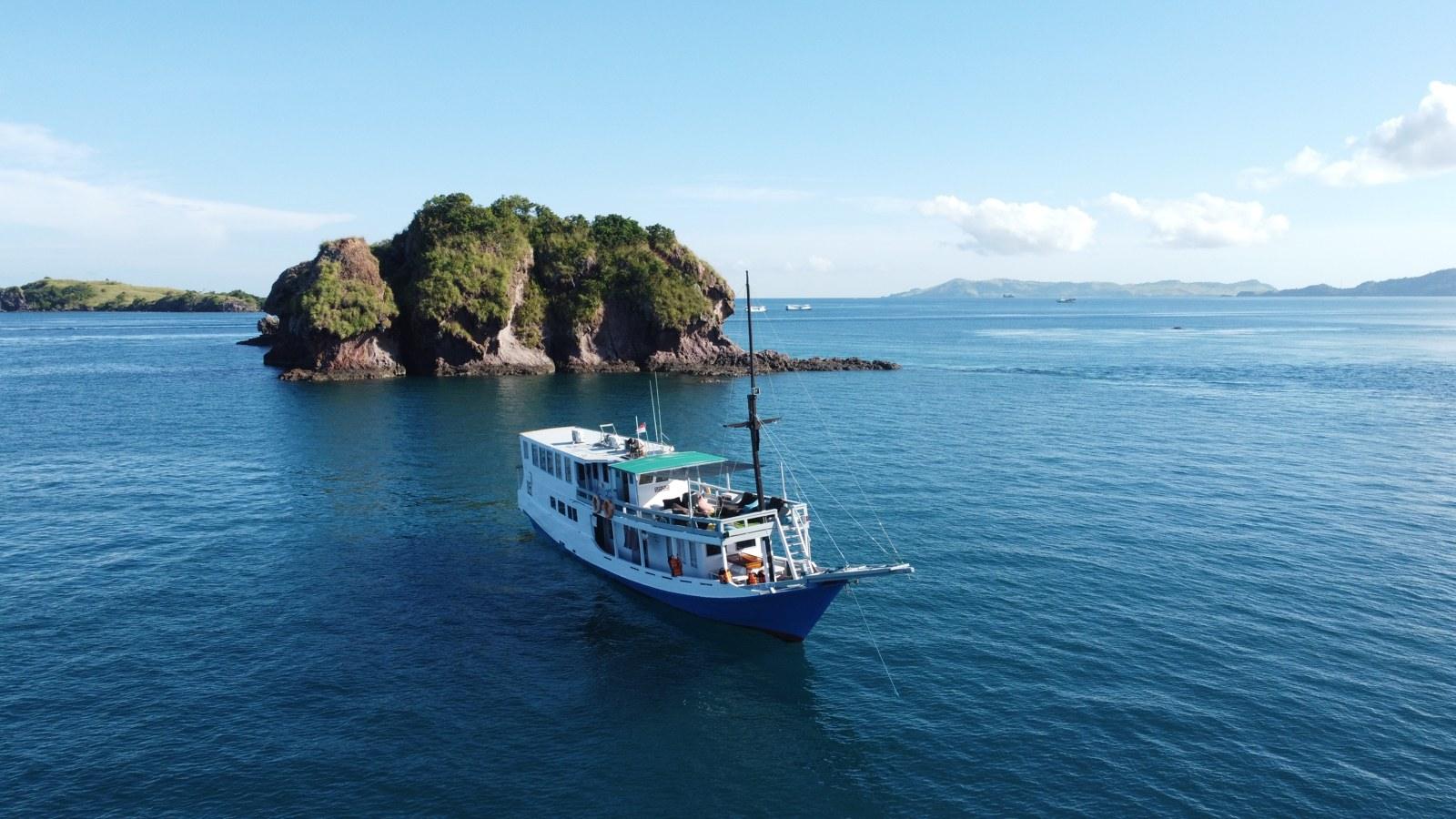 Princess Lala Phinisi – Komodo snorkelling on a phinisi, and what divers should know
