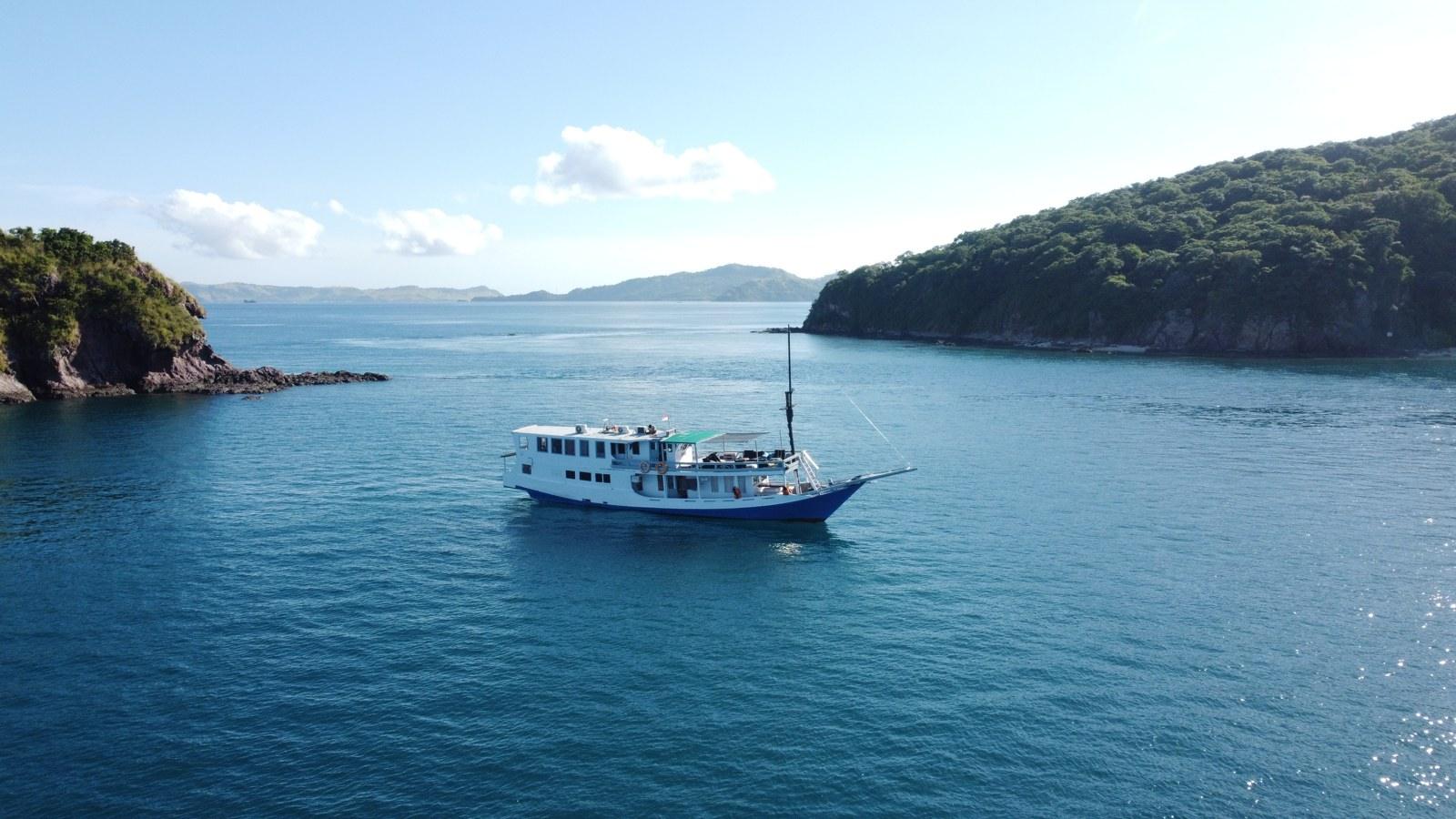 Princess Lala Phinisi – Liveaboard or day trip in Komodo
