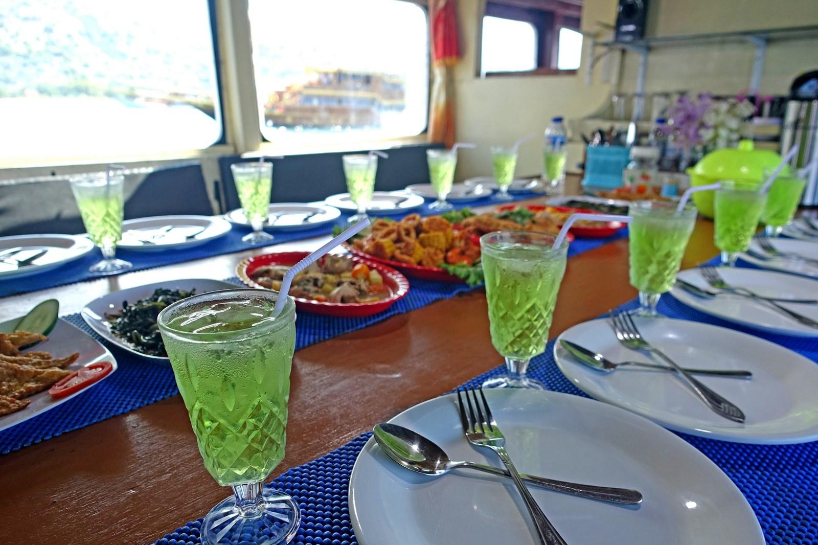 The long table – Princess Lala Phinisi