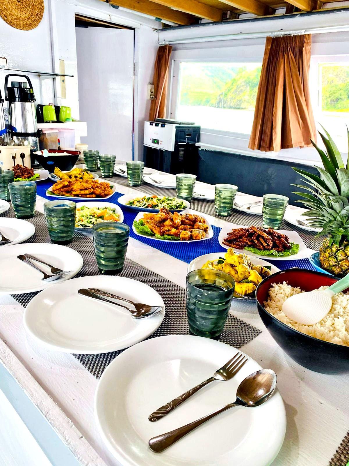 The long table – Princess Lala Phinisi
